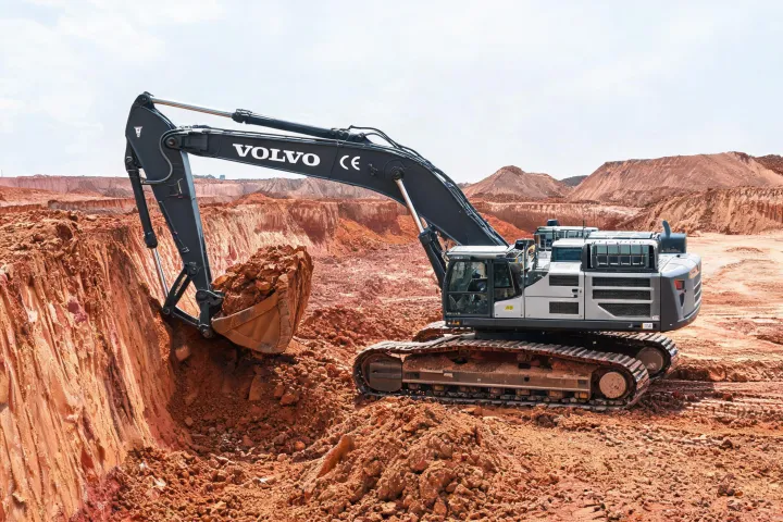 VolvoBuild CE 30-ton electric excavator on earthworks bench